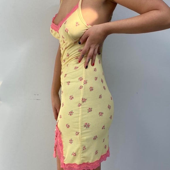 Glassons pink and yellow slip dress - Picture 4 of 4